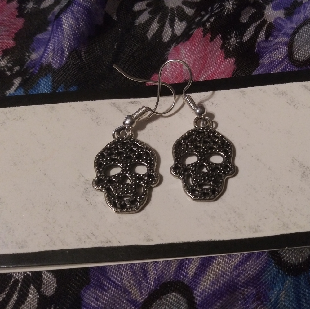 Retro Skull Earrings